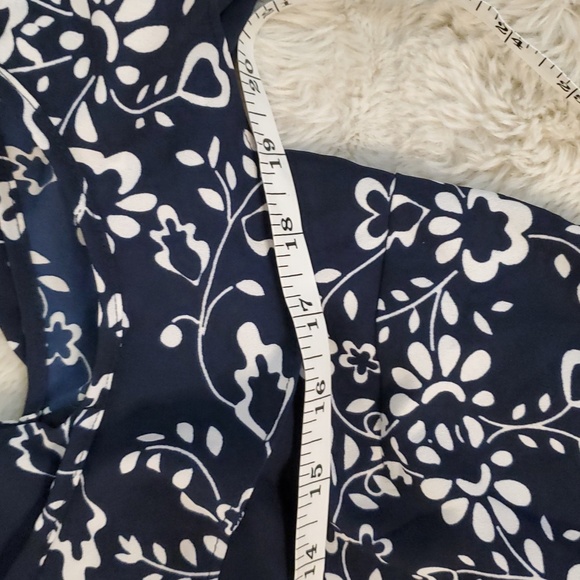 Maison Jules Cold Shoulder Dress 8 Navy White Floral - Picture 8 of 13
